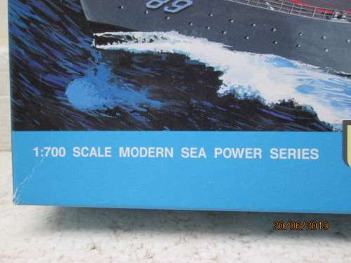 DRAGON : 1:700 SCALE U.S.S. MUSTIN DDG-89 DESTROYER KIT  (BOXED) - LOT 510W