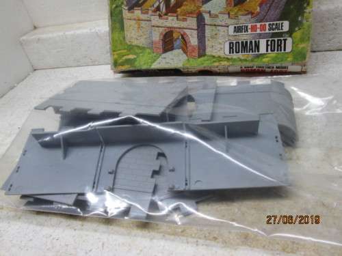 HO/OO SCALE : AIRFIX ROMAN FORT KIT (BOXED) - LOT 593W