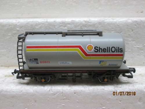 OO SCALE  HORNBY TANKER "SHELL OILS" - LOT 622W