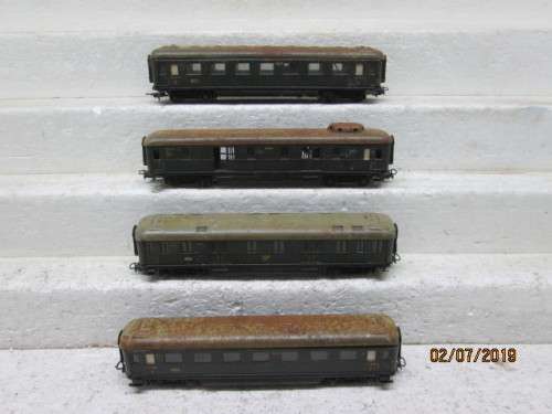 HO SCALE : MARKLIN x4 COACHES (DARK GREEN) - LOT 671W
