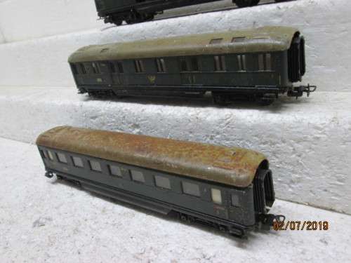 HO SCALE : MARKLIN x4 COACHES (DARK GREEN) - LOT 671W