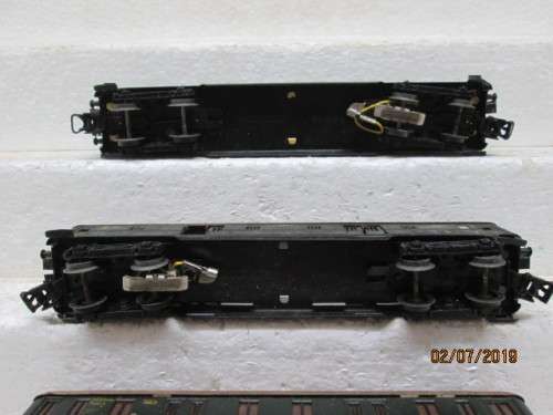 HO SCALE : MARKLIN x4 COACHES (DARK GREEN) - LOT 671W