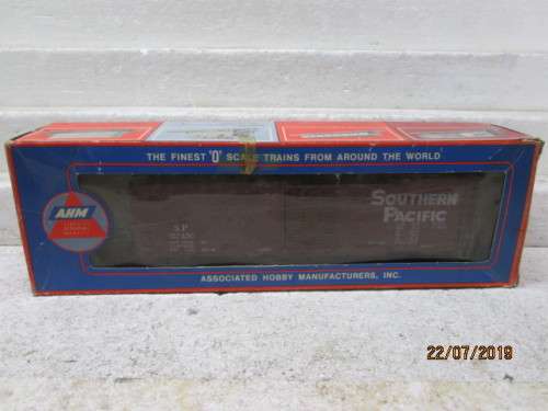 REDUCED TO CLEAR : O SCALE : AHM SOUTHERN PACIFIC BOX CAR (BOXED) - LOT 904W