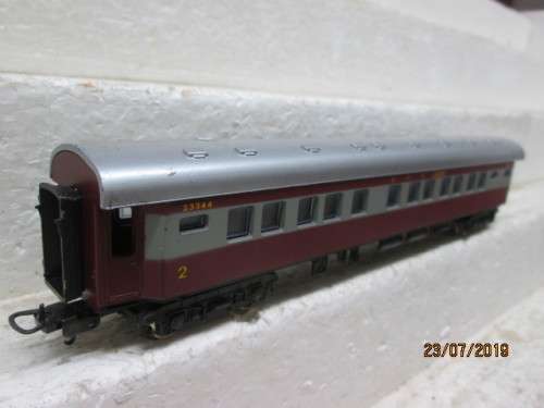 HO SCALE : LIMA SAR SECOND CLASS TRANS-KAROO COACH (BOXED) - LOT 923W