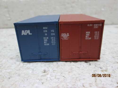 HO SCALE : x2 20FT CONTAINERS (2 x 6m CONTAINERS) - LOT 37X