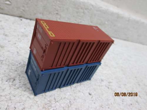HO SCALE : x2 20FT CONTAINERS (2 x 6m CONTAINERS) - LOT 37X