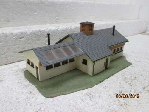 HO SCALE : FALLER FACTORY BUILDING - LOT 68X