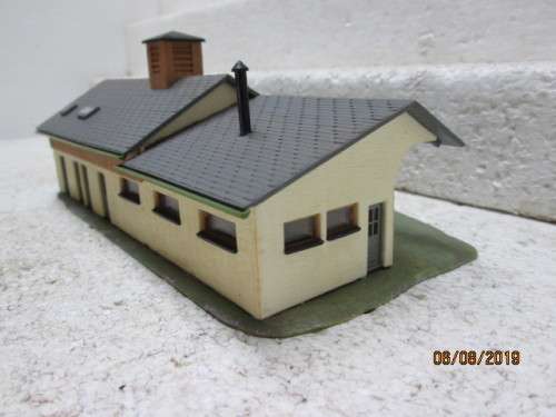 HO SCALE : FALLER FACTORY BUILDING - LOT 68X