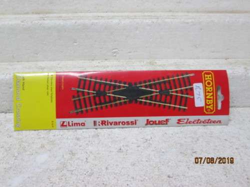 HO/OO SCALE : HORNBY LEFT HAND DIAMOND CROSSING R614 (BOXED) - LOT 149X