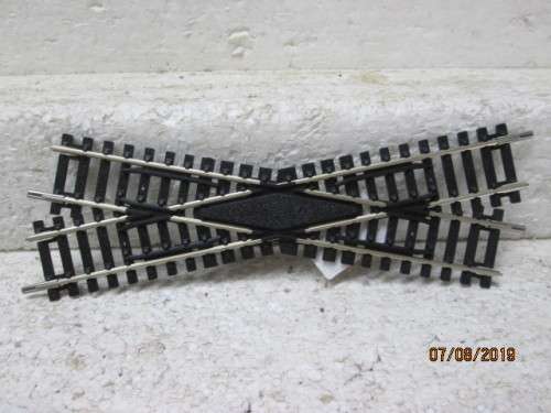 HO/OO SCALE : HORNBY LEFT HAND DIAMOND CROSSING R614 (BOXED) - LOT 149X