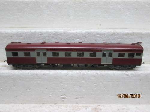 HO SCALE : LIMA SAR SUBURBAN THIRD CLASS COACH - LOT 229X