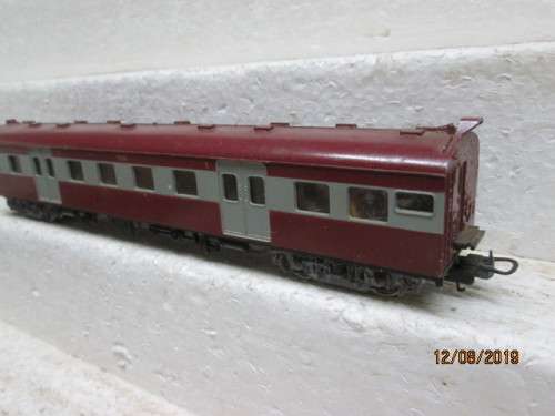 HO SCALE : LIMA SAR SUBURBAN THIRD CLASS COACH - LOT 229X
