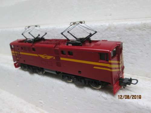 HO SCALE : LIMA SAR RED 5E DUMMY LOCOMOTIVE - LOT 254X
