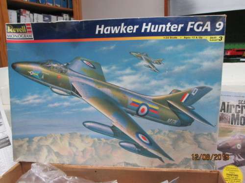 1:32 SCALE REVELL : HAWKER HUNTER FGA 9 KIT (BOXED) - LOT 289X