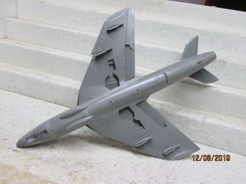 1:32 SCALE REVELL : HAWKER HUNTER FGA 9 KIT (BOXED) - LOT 289X