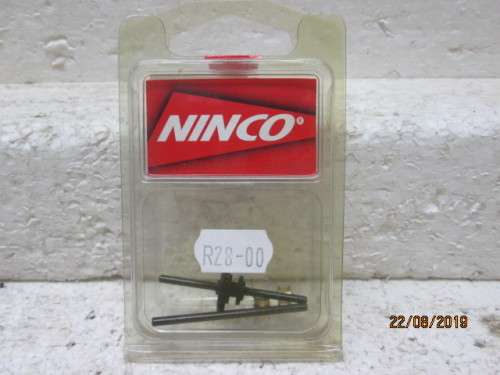 NINCO : AXLE WITH GEAR & BUSHES No 80410 (BOXED) - LOT 359X