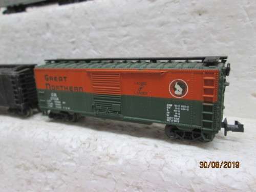 N SCALE : ATLAS x4 BOX CARS - LOT 497X