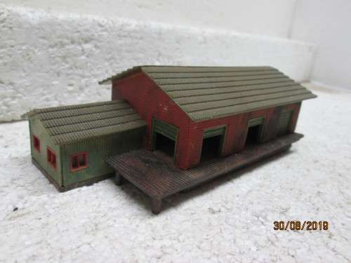 N SCALE : LARGE LOADING SHED - LOT 525X