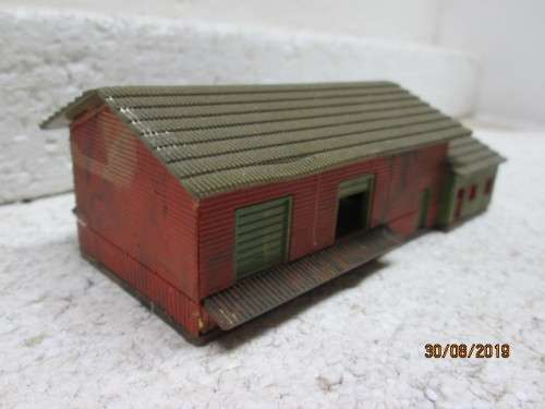 N SCALE : LARGE LOADING SHED - LOT 525X