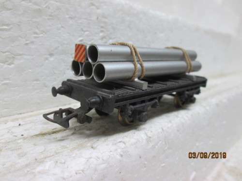 HO SCALE : POCHER OPEN GOODS WITH PIPE LOAD - LOT 600X