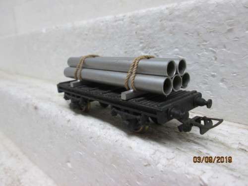 HO SCALE : POCHER OPEN GOODS WITH PIPE LOAD - LOT 600X