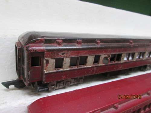 S SCALE : AMERICAN FLYER COACHES x3 - LOT 784X