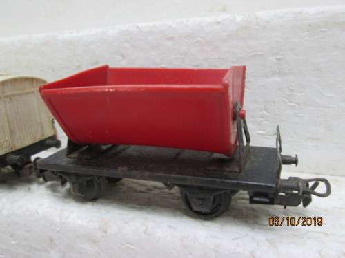 HO SCALE : MARKLIN x3 GOODS WAGONS - LOT 864X