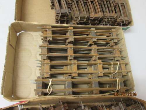 S SCALE : AMERICAN FLYER x4 BEERBOXES OF TRACK - LOT 911X