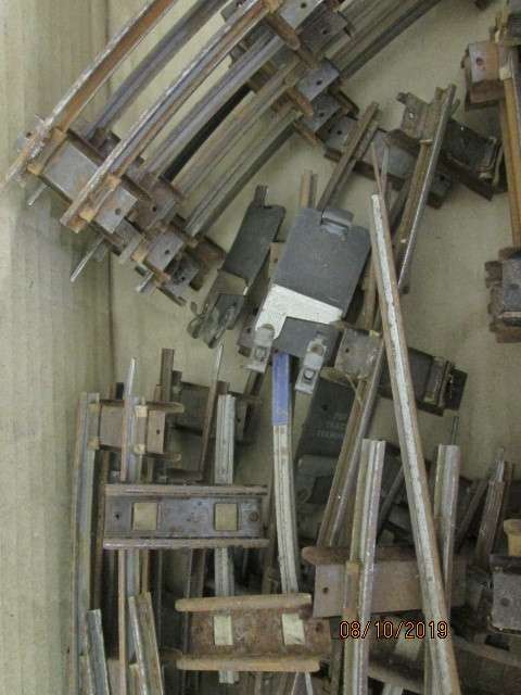 S SCALE : AMERICAN FLYER x4 BEERBOXES OF TRACK - LOT 911X