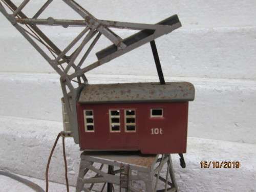 HO SCALE : MARKLIN ELECTRIC DOCK CRANE - LOT 960X