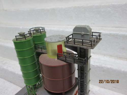 HO SCALE : FALLER INDUSTRIAL SILOS - LOT 75Y