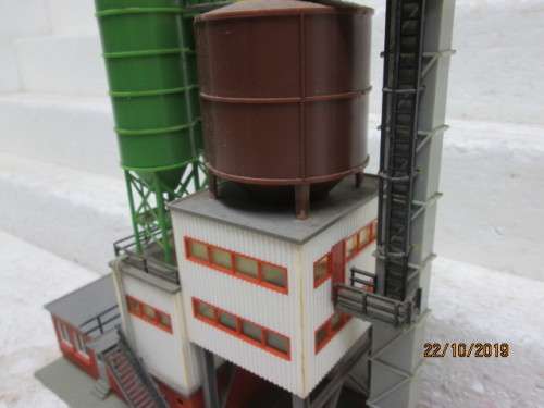 HO SCALE : FALLER INDUSTRIAL SILOS - LOT 75Y