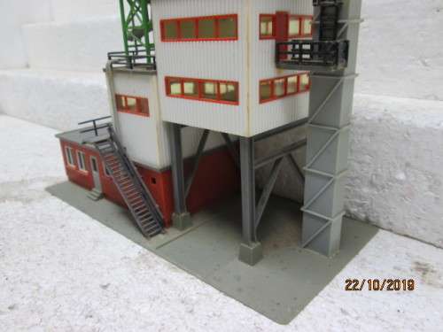 HO SCALE : FALLER INDUSTRIAL SILOS - LOT 75Y
