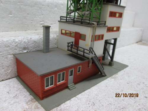 HO SCALE : FALLER INDUSTRIAL SILOS - LOT 75Y