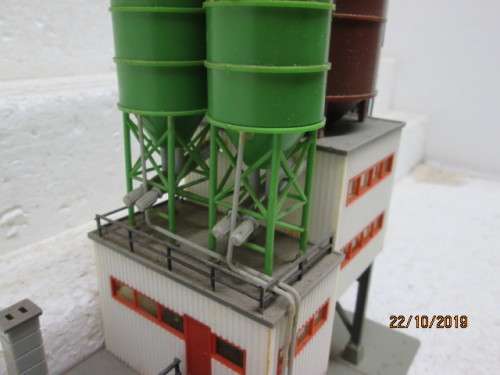 HO SCALE : FALLER INDUSTRIAL SILOS - LOT 75Y