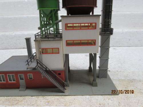 HO SCALE : FALLER INDUSTRIAL SILOS - LOT 75Y