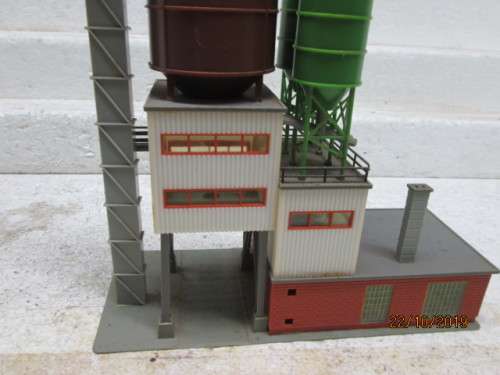 HO SCALE : FALLER INDUSTRIAL SILOS - LOT 75Y