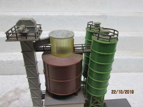 HO SCALE : FALLER INDUSTRIAL SILOS - LOT 75Y