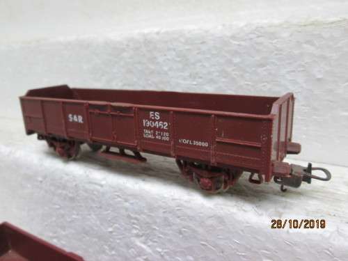HO SCALE : LIMA SAR x2 ES GOODS WAGONS - LOT 120Y