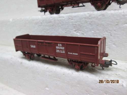 HO SCALE : LIMA SAR x2 ES GOODS WAGONS - LOT 120Y