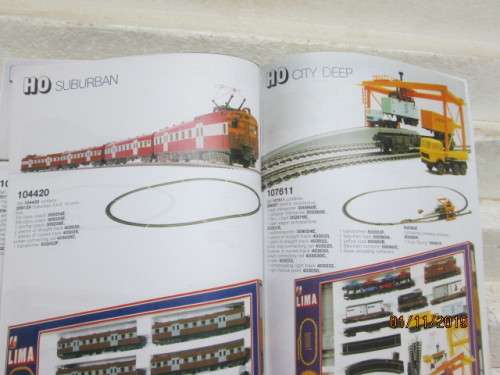 HO SCALE : LIMA SOUTH AFRICAN TRAIN SETS 1982 (COPY) - LOT 243Y