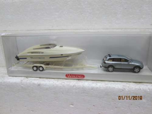 HO SCALE : WIKING VW TOUREG WITH SPEEDBOAT (BOXED) - LOT 290Y