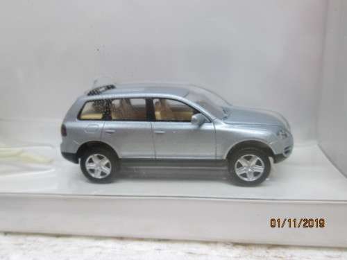 HO SCALE : WIKING VW TOUREG WITH SPEEDBOAT (BOXED) - LOT 290Y