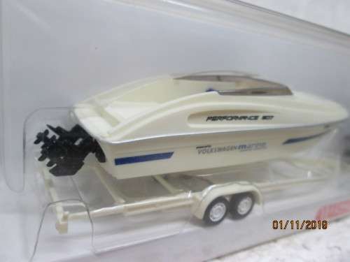 HO SCALE : WIKING VW TOUREG WITH SPEEDBOAT (BOXED) - LOT 290Y