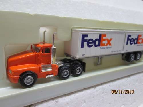 HO SCALE : MODELPOWER ROAD CONTAINER TRUCK / FEDEX (BOXED) - LOT 347Y