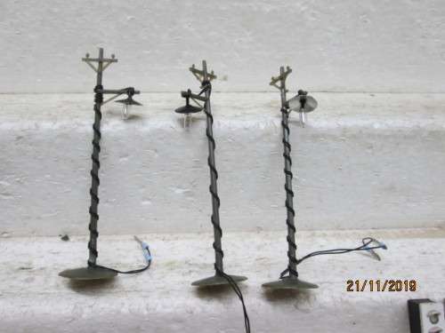 HO SCALE : SCENERY : ELECTRIFIED SIGNS ETC. x9 - LOT 581Y