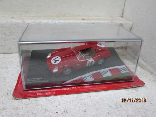 1:43 SCALE FERRARI 250 TESTAROSSA (BOXED) - LOT 610Y