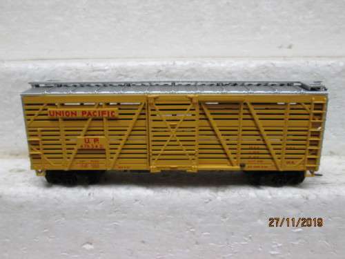 HO SCALE : ATHEARN UNION PACIFIC CATTLE CAR (BOXED) - LOT 701Y