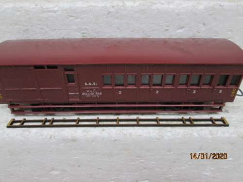 HO SCALE : LIMA SAR V8 GUARD VAN REPLACEMENT BOTTOM RAILINGS SET - LOT 819Y