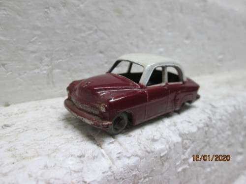 DIE CAST : LESNEY OLD STYLE CAR - LOT 900Y